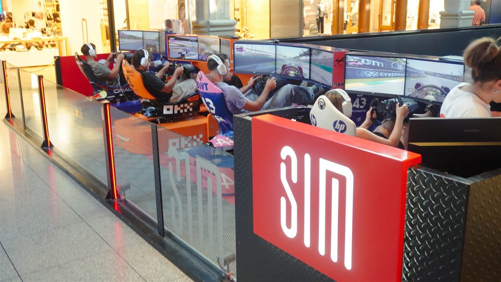 Stand SIM Argentina lleno de gente